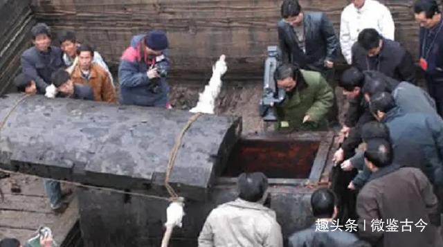 昏迷@女子因难产昏迷,被误认死了入棺下葬,200年后开棺棺中景象凄惨