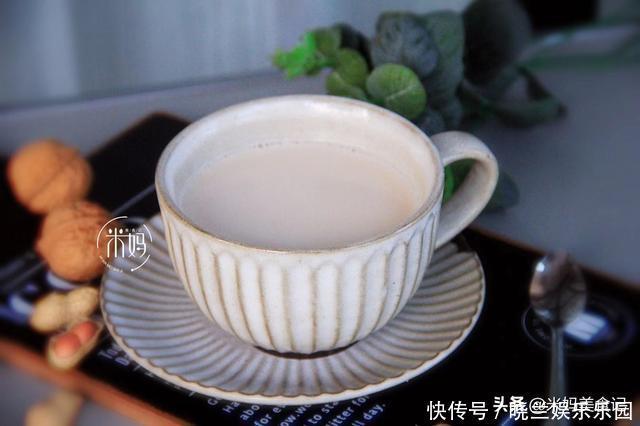 它比牛奶豆浆更营养,早餐喝一杯,孩子脑子聪明又长个!