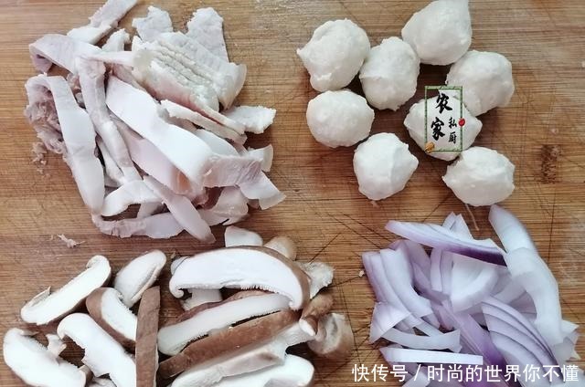 中午到老妈那蹭饭,大碗面一上桌,网友沸腾确定了,绝对是亲妈!