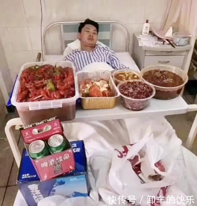 |搞笑图片:大爷的风姿你永远不懂,从后面看美极了