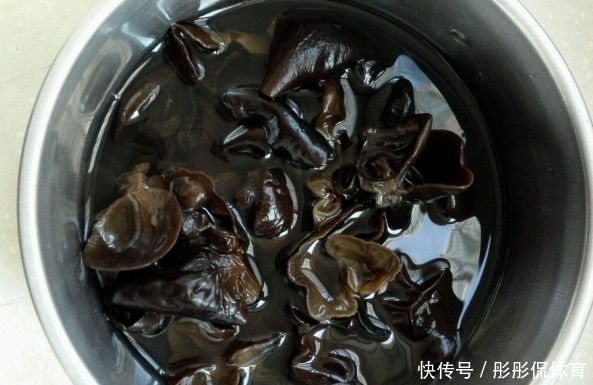 好吃|炒木耳容易炸锅只需一个小窍门,轻松解决,木耳清脆爽口又好吃