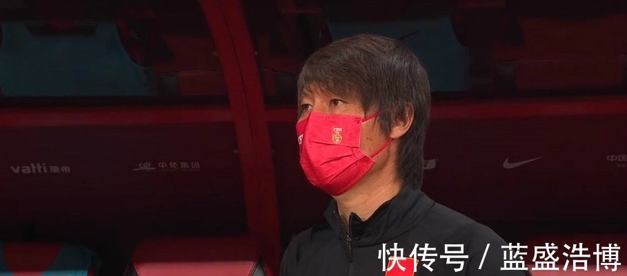 国足球迷|国足1-1阿曼当眼瞎的裁判遇上心盲的李铁,国足能赢球天理不容!