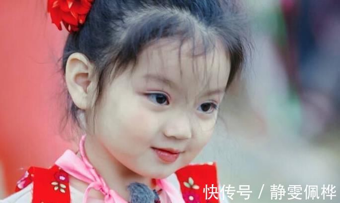 弟弟|4岁出道替弟弟赚奶粉钱，如今7岁上小学，和同龄人显得格格不入！