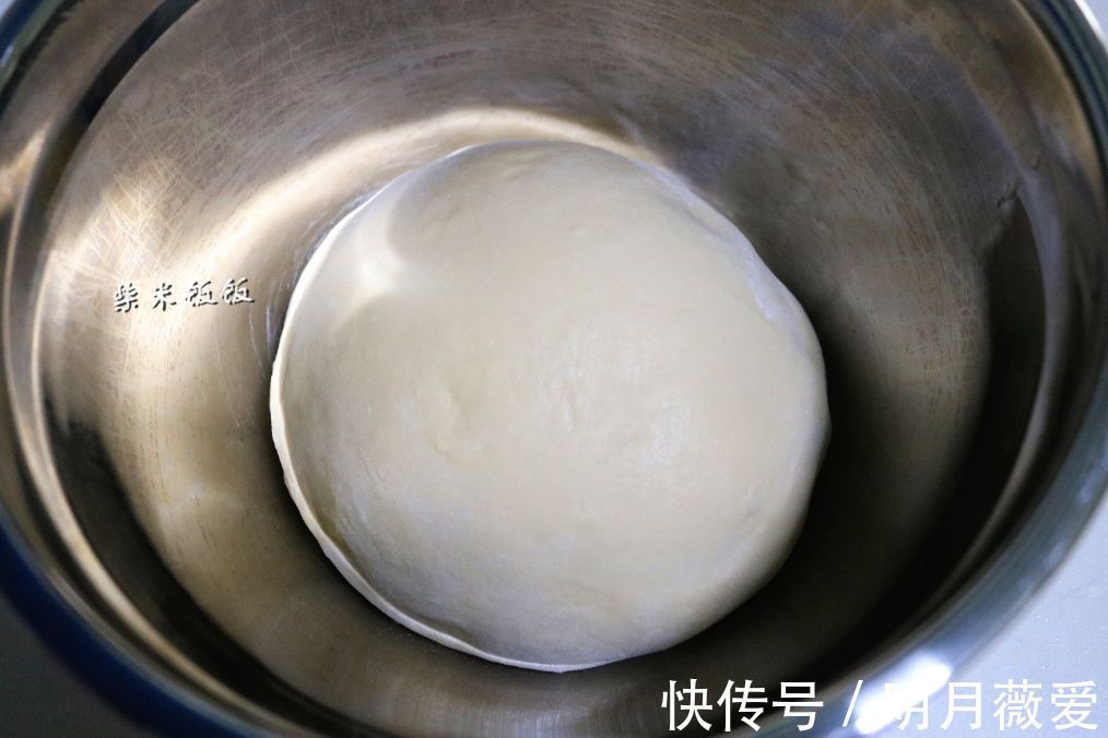 面团|1碗面粉，2个鸡蛋，做成的小饼外酥里软，比面包还好吃
