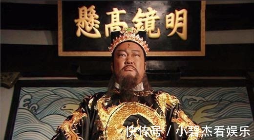 黄巢$上联 “黄巢、宋江、朱元璋, 落落大方”, 下联太经典了