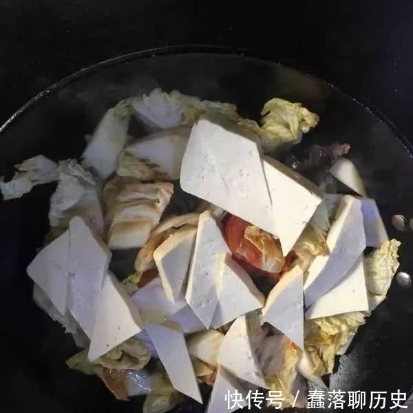  西红柿|炒白菜时候，学会这方法，保证炒出来的白菜美味可口，全家抢着吃