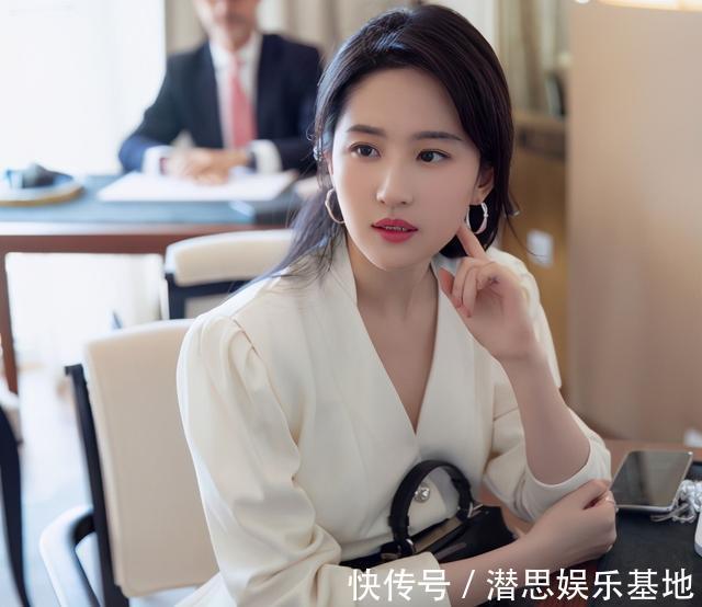 女人味|你是“直发”好看,还是“卷发”好看,主要从以下4个方面去判断