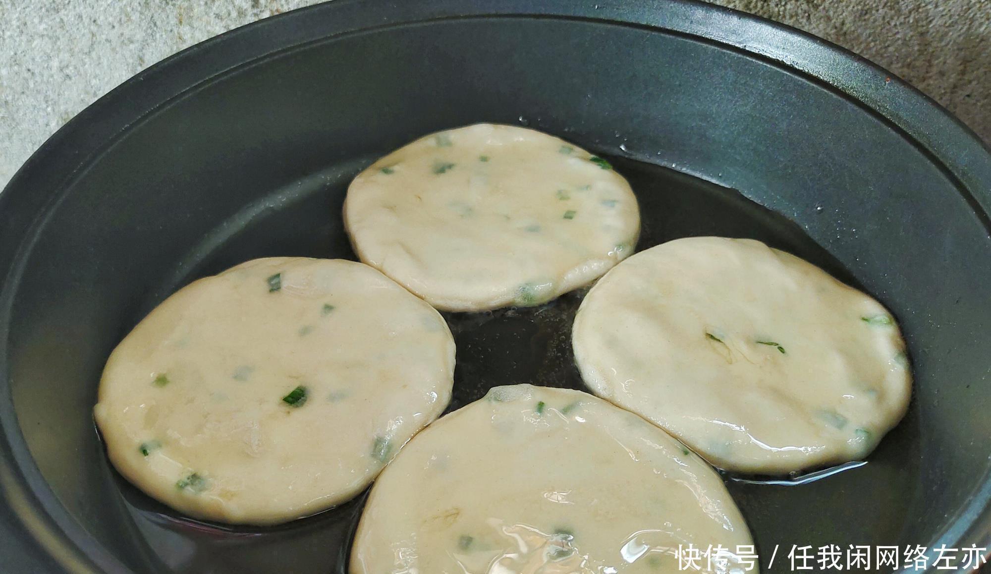 一碗面粉一把葱,教你做好吃的葱花饼,层多香软,做法简单