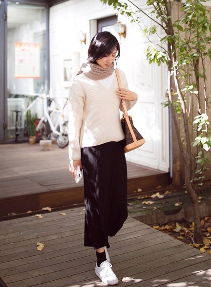 半身裙 又被“小黑裙”惊艳到,冬天这样搭美得优雅,提升气质又减龄!