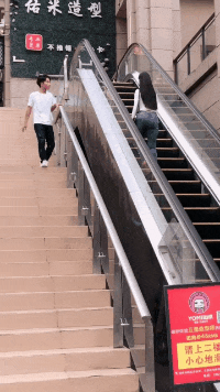 |搞笑GIF:我都不敢这么p,她却敢这么长!