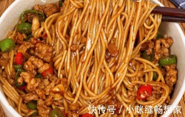 肉末|香到飙泪的青椒肉末拌面！酱汁儿浓郁让人上瘾，成本不到6元！