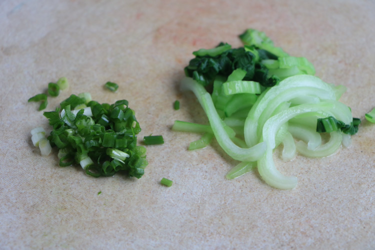 一到冬天,女儿就馋这早餐,营养又暖胃,每次要吃2碗,1周吃3回