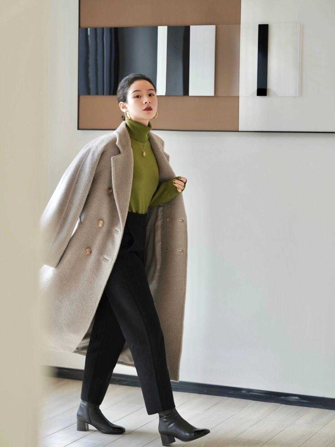 浅色系 求你别穿羽绒服了,大衣才是今年的必备品,优雅显气质