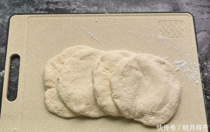 茄子的新吃法,在外面吃不到,做成馅料比肉香,出锅全家人抢着吃