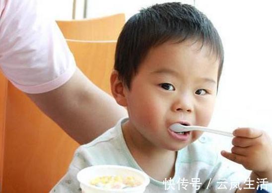 骨头汤|儿科医生这3种汤别给孩子喝了,不仅不长个还伤脾胃,父母谨记