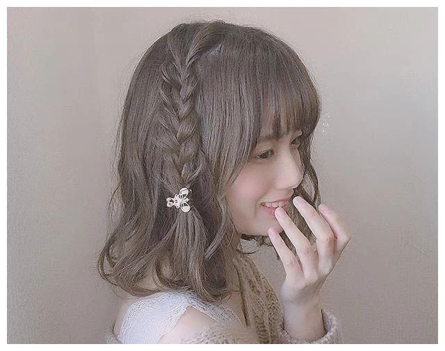 日本女生分享的适合初夏的发型，这么扎头发，好看又精致，养眼了