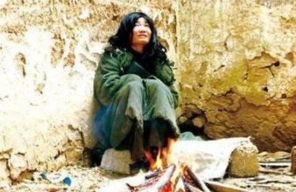 其中一位|他是中国第一懒人,出门不下地走路,吃饭靠人喂,如今怎样了?