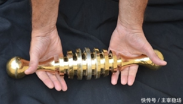 物体|男子古埃及遗址发现的不明金色物体,专家的鉴定却被网友打脸