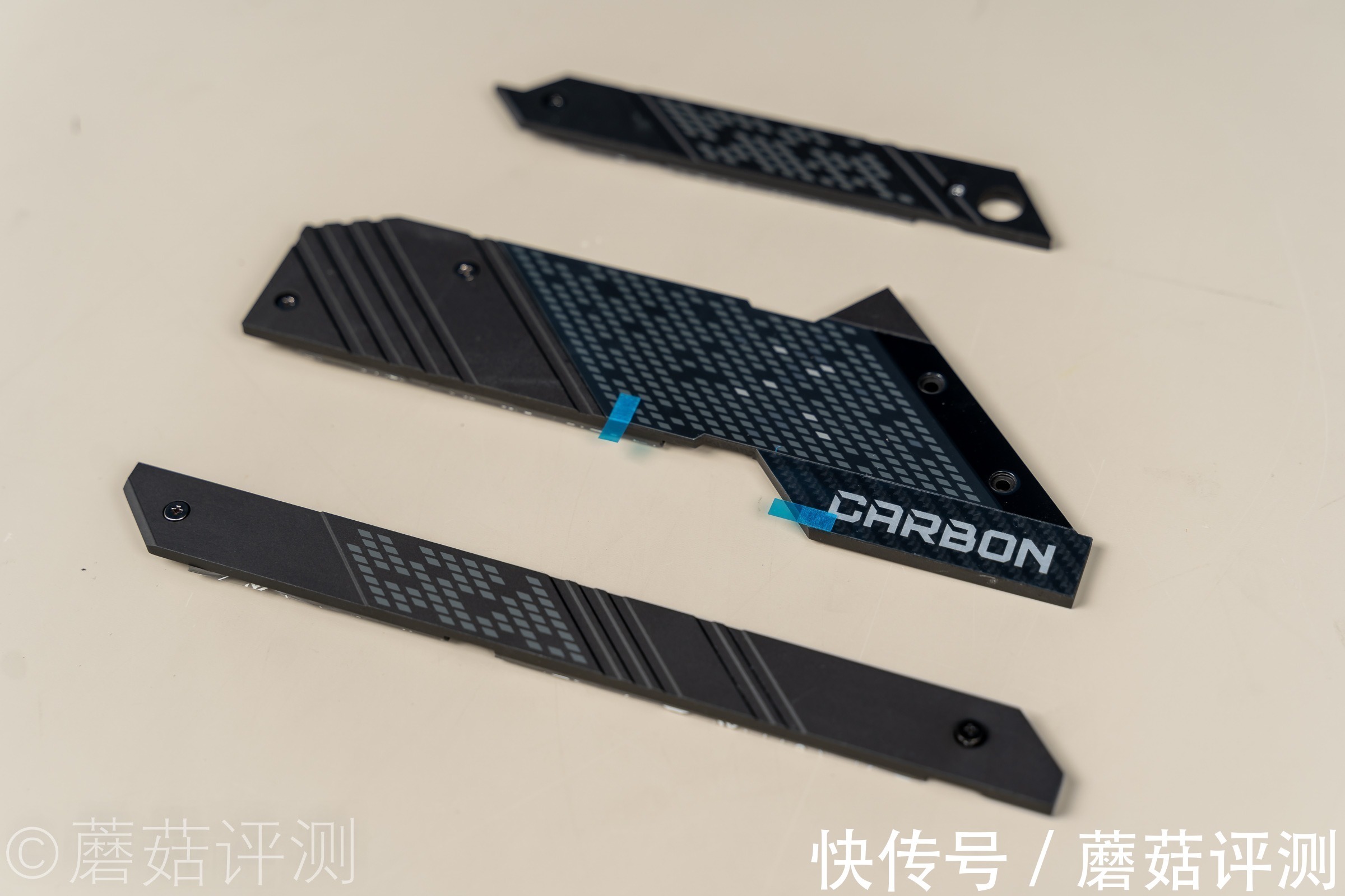 微星Z690|供电规格升级，标配五个M2插槽、微星Z690 CARBON WiFi暗黑主板