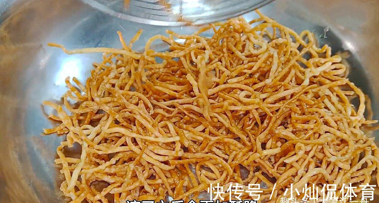 花生米|把面条放进滚烫的油锅中,瞬间变美食,简单易做,吃一次就忘不了