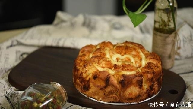 早餐给你安排好了,营养口感双面考虑,肉松面包真不错