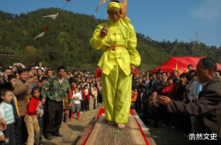 上刀山下火海下油锅走钉板，“雷人”的畲族民俗，背后有何渊源