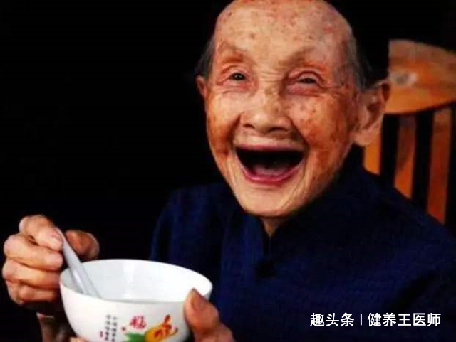 心脑血管|谁说长寿没征兆50岁后，能做到这4件事，十之八九，寿命短不了