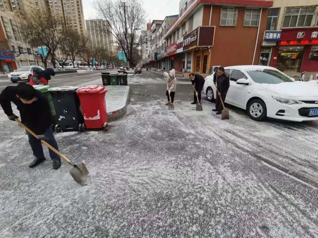 平阴县文旅局扫雪除冰暖民心