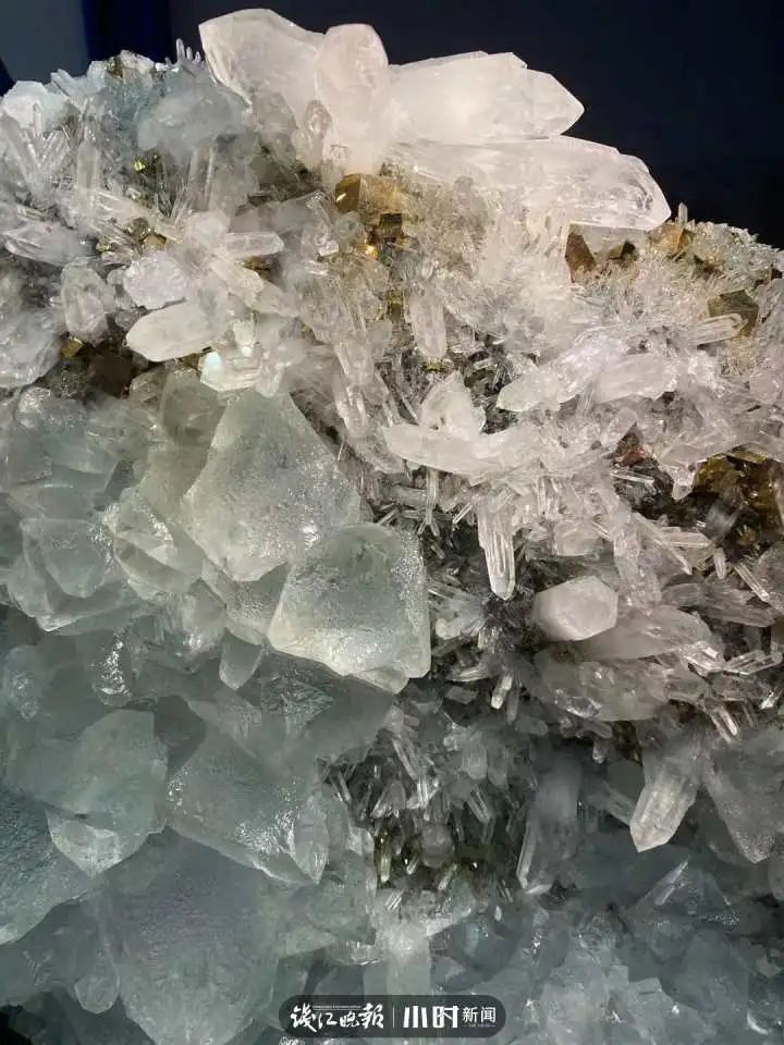 新闻记者|惊艳!一地发现500万吨“夜明珠”,粉、绿、紫、黄各色都有