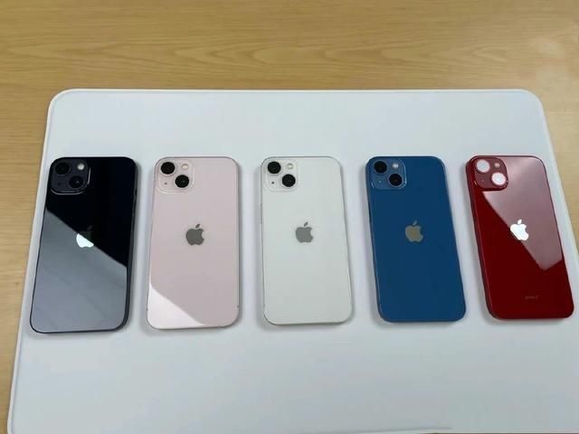 苹果13|为什么iPhone 12突然又火了？这一次升级不大，全靠苹果13的神助攻