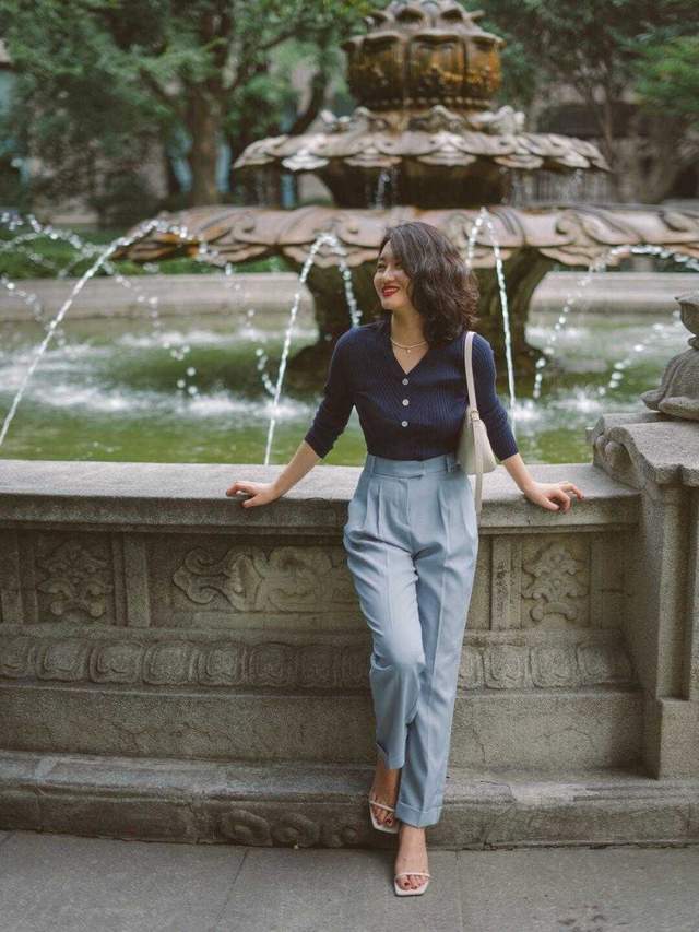 穿搭|优雅风格的穿搭技巧,这几款衣服很减龄,秋季这样穿就很美