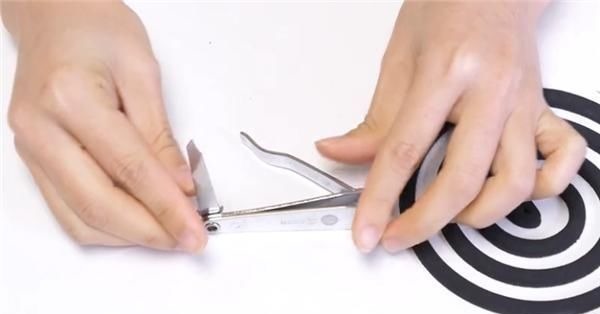 家里有指甲刀的要留意,上面还有6个隐藏功能,我也是才知道