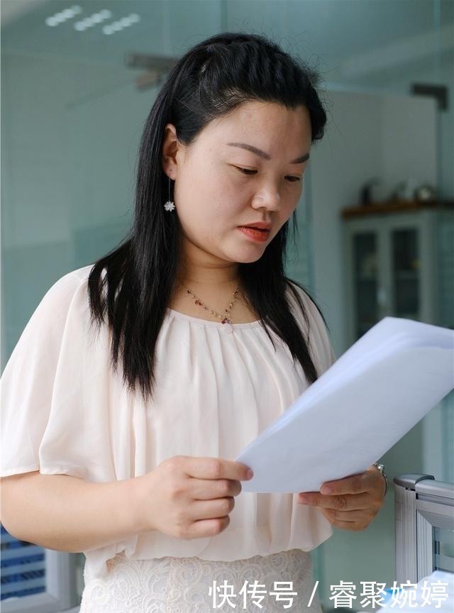 抖音|公司老板带员工跨界玩抖音,大笑称达到了人生的巅峰