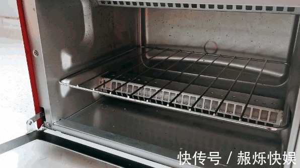 风味|家里有南瓜的来看看，教你做风味独特的紫薯南瓜派，比蛋糕都好吃