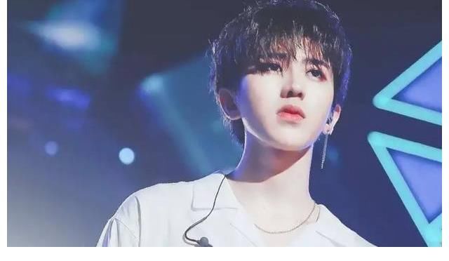 蔡徐坤违规被罚，未获演出许可擅自开场？真相曝光：他是被冤枉的