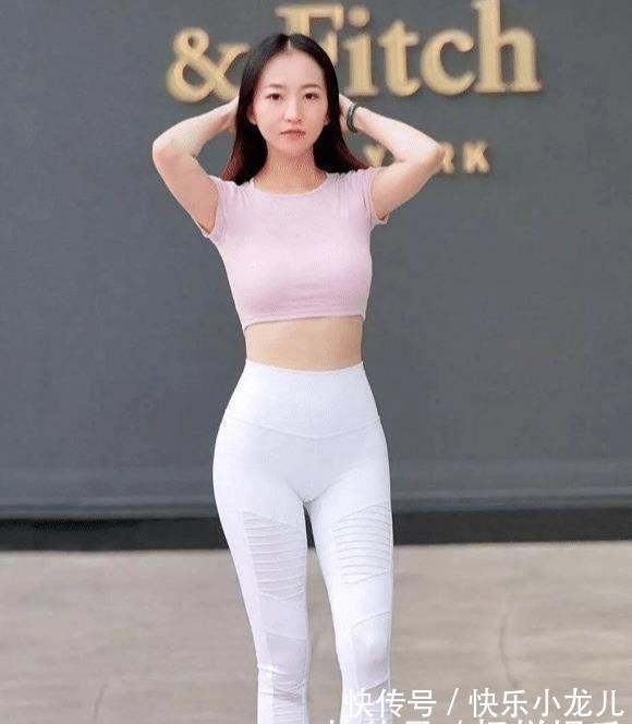 小姐姐 白色瑜伽裤不仅考验小姐姐的身材,还考验小姐姐的胆量,你敢穿吗