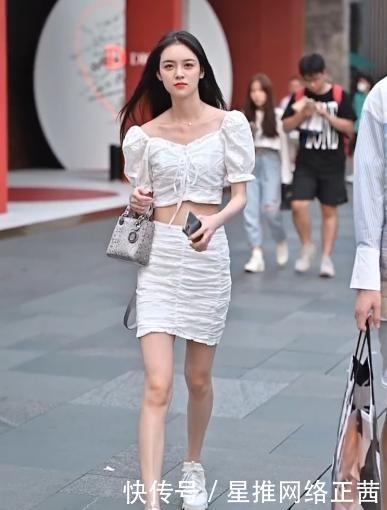 时尚|白色T恤搭配包臀裙,简约时尚,尽显高级感