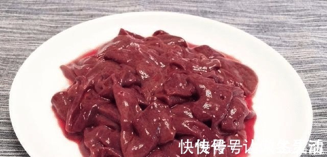 猪肝|鲫鱼鲤鱼不咬钩只要在饵料中加点它,压根不担心没鱼上钩