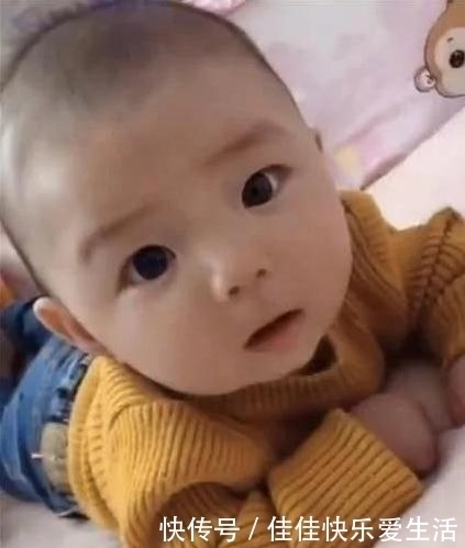 自然也就会|“黑脸宝宝”火了，出生后被家人嫌弃丑，2个月后逆袭成团宠