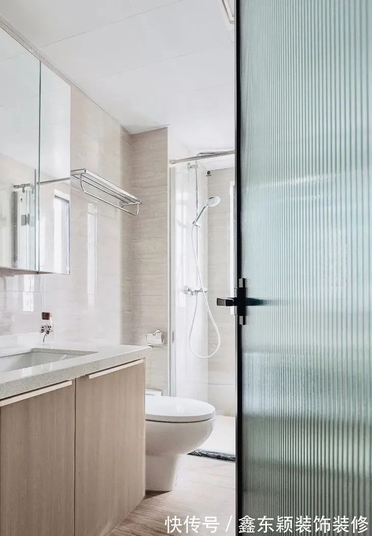 客餐厅|110平三居室,花11万精装房改造,卡座+餐边柜设计,温馨实用!