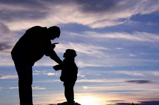 那個(gè)“寧愿坐在寶馬里哭”的拜金女，10年過去了，她現(xiàn)在笑了嗎