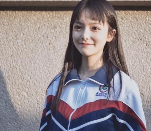 学生党嫌校服“太丑”不想穿00后掌握这“3办法”,分分钟爱上丑校服