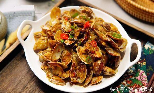 下饭|周末家里来客人了,妈妈做家常菜,不必饭店好吃很下饭美味