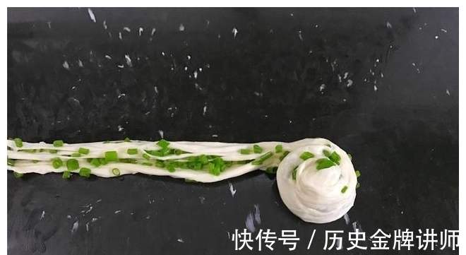 剂子|葱油饼好吃有诀窍,层层酥脆,做法简单,2分钟烙一张,百吃不厌