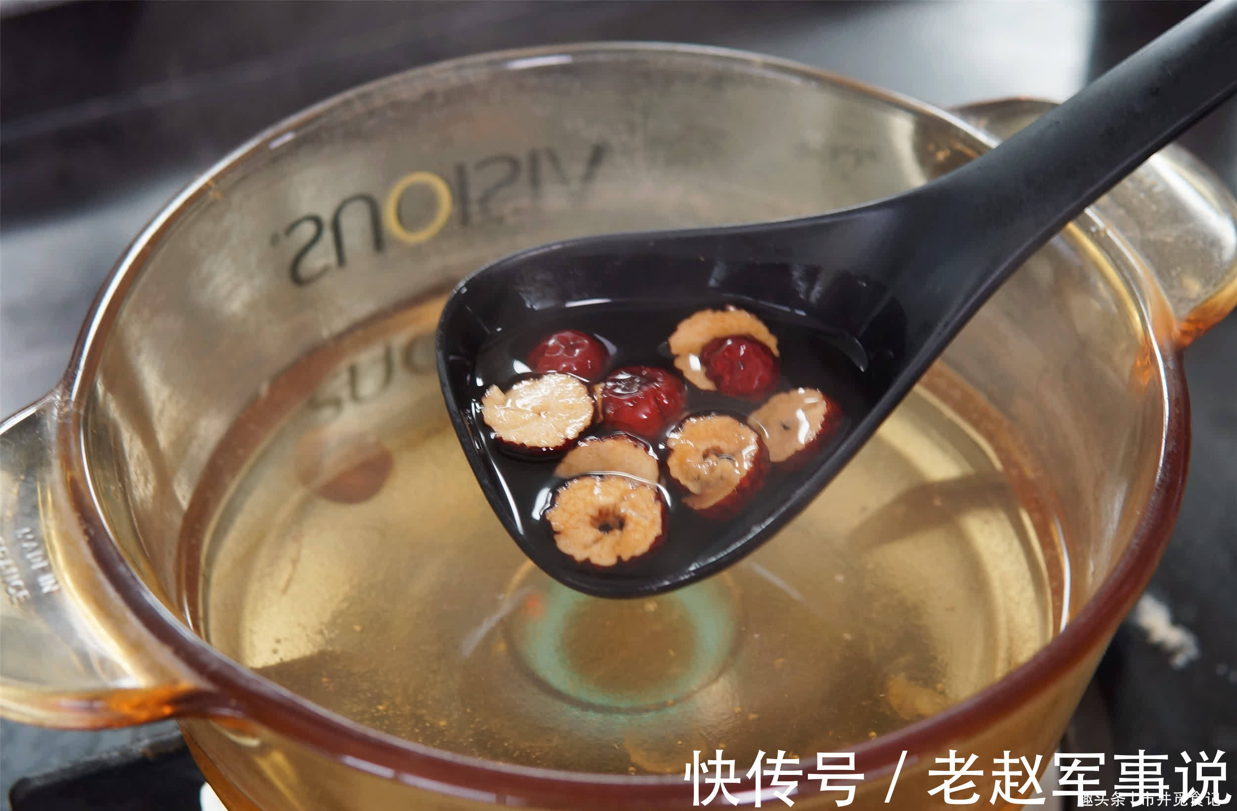 女人|天凉了，女人有条件多喝“四宝汤”，提升元气，面如桃花好过秋