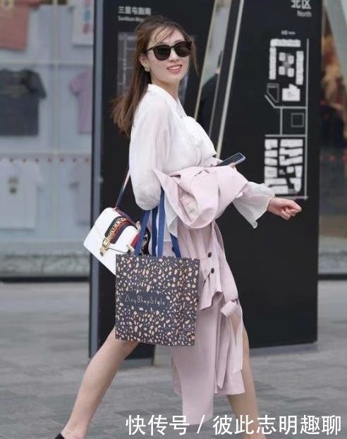 性感|路人街拍,羞涩可人的小姐姐,大长腿十分亮眼,尽显性感女人味