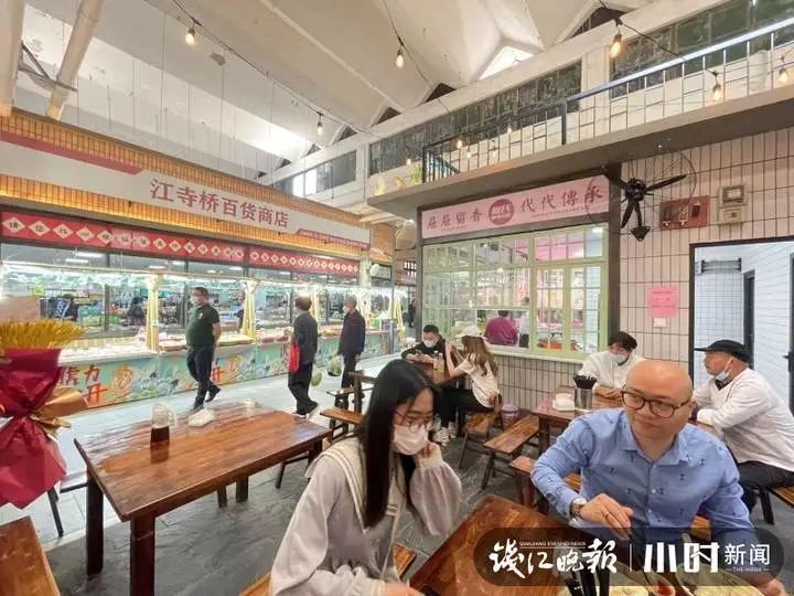 成龙大哥|小年轻都跑来打卡!这家新菜场玩“穿越”,现场细节亮了