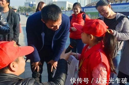 发朋友圈|熊孩子把超市桃子全戳出洞,家人发朋友圈:真是妈妈的好帮手