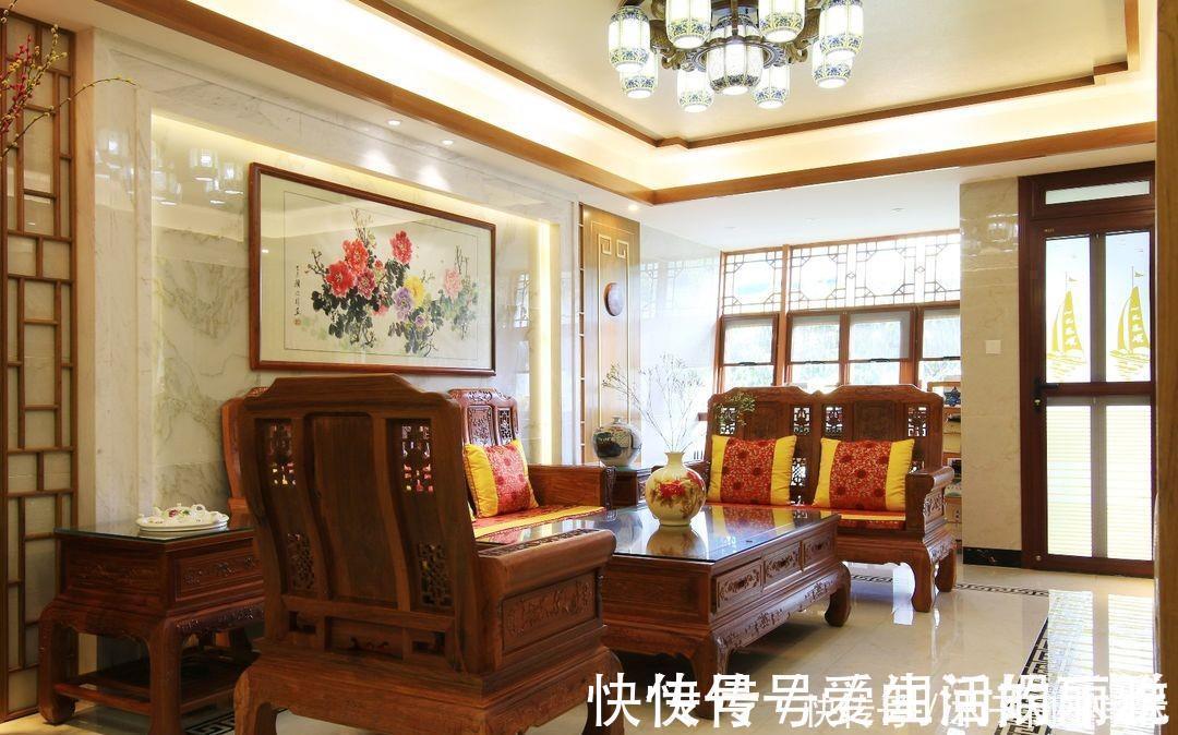 实木|90后小夫妻却偏爱中式装修,去除繁琐设计,书房的设计更为独特!