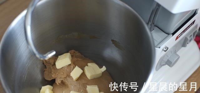 想吃豆沙小餐包不用买，在家就能做，松软可口，学会再也不用买了！